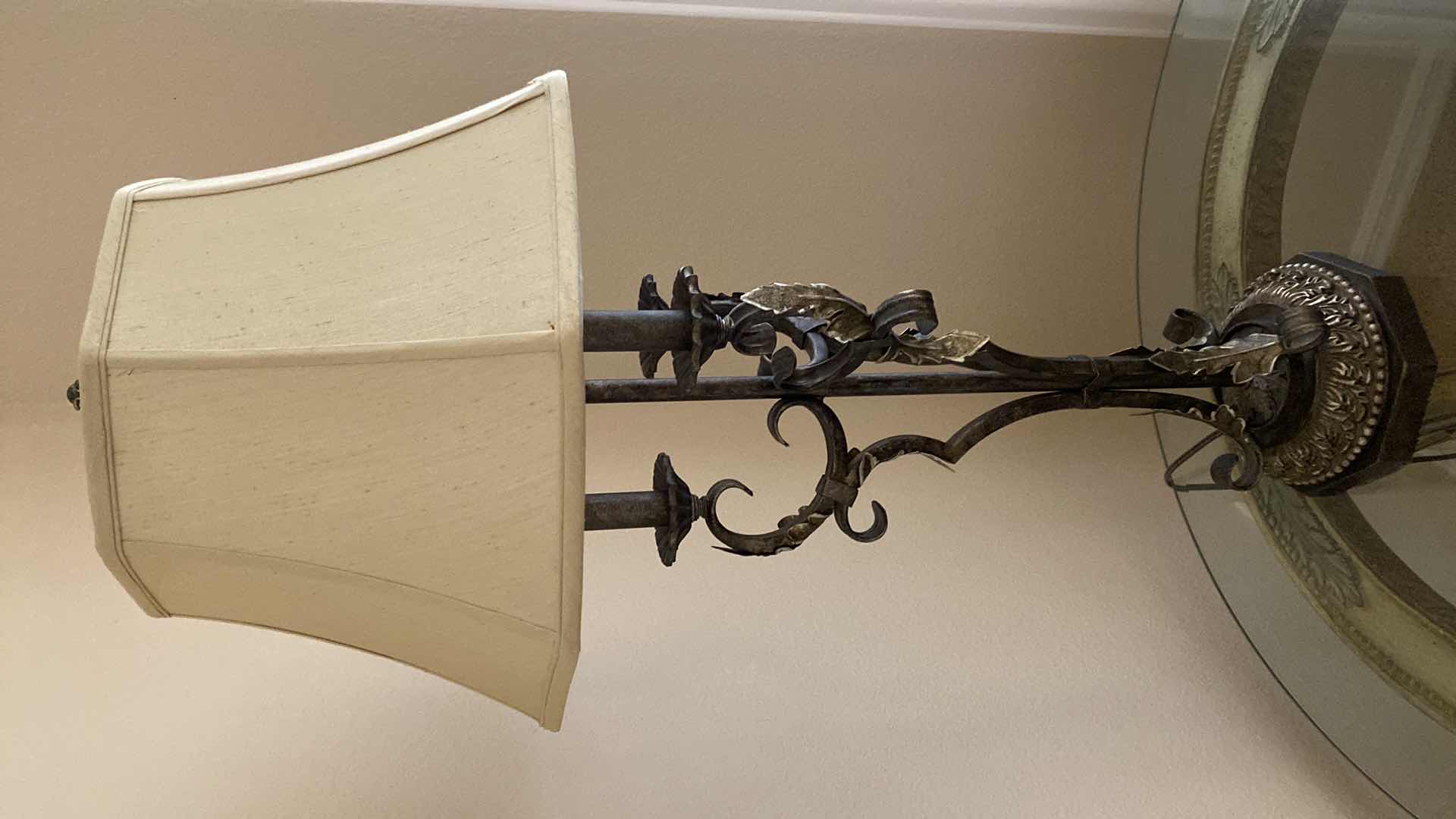 Photo 1 of METAL TRADITIONAL TABLE LAMP H35”