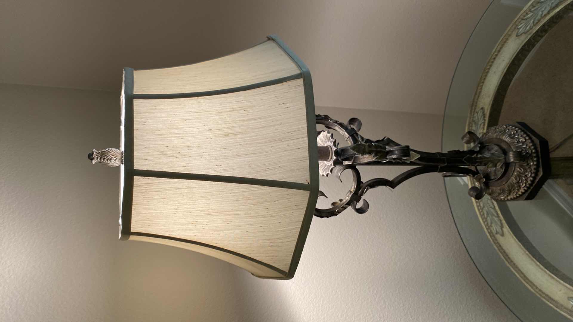 Photo 1 of METAL TRADITIONAL TABLE LAMP H35”