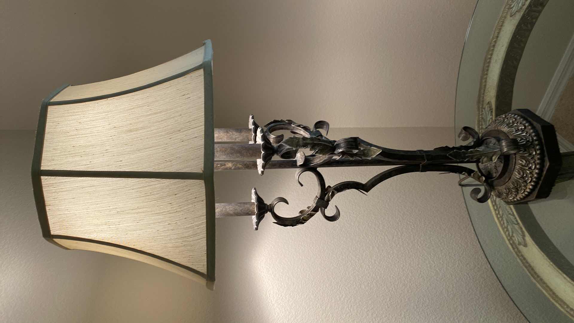 Photo 1 of METAL TRADITIONAL TABLE LAMP H35”