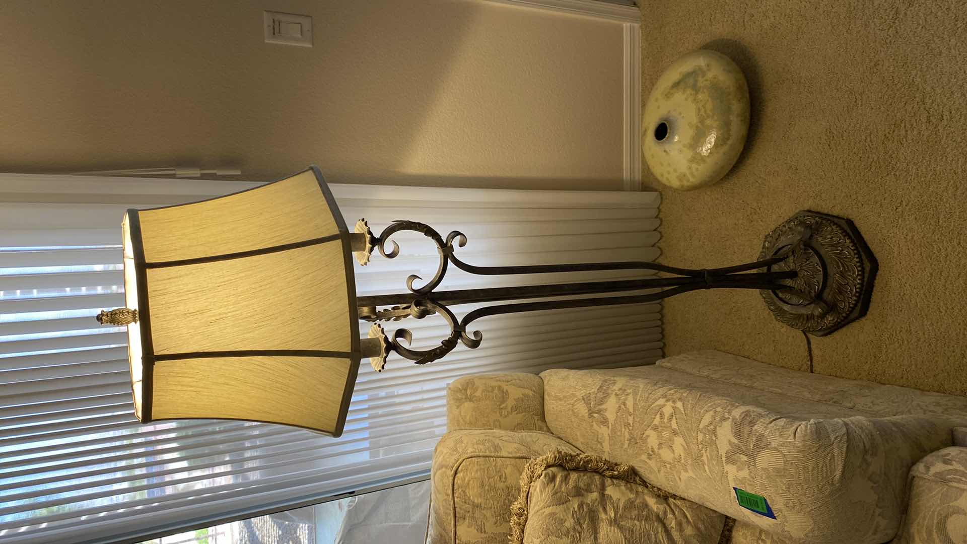 Photo 1 of METAL TRADITIONAL FLOOR LAMP H63”