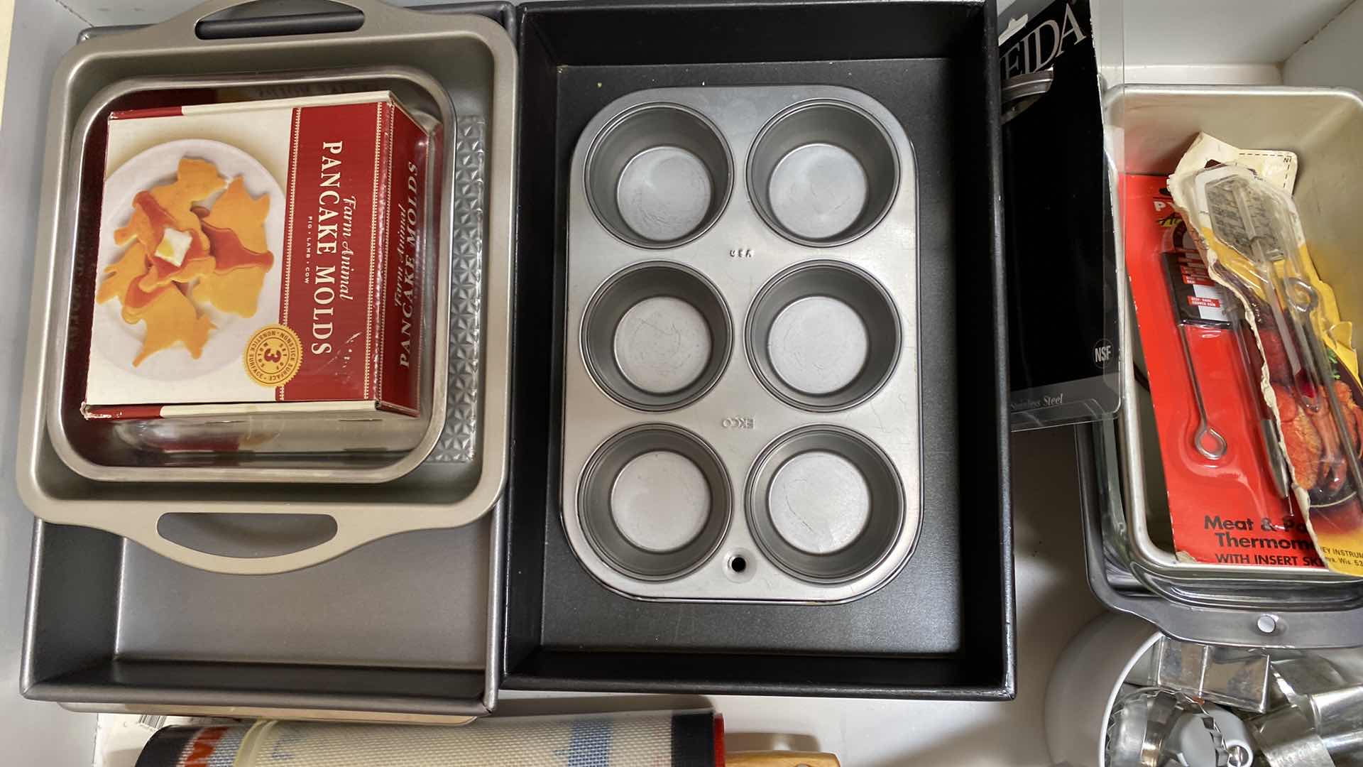 Photo 1 of CONTENTS OF DRAWER BAKING PANS AND MORE