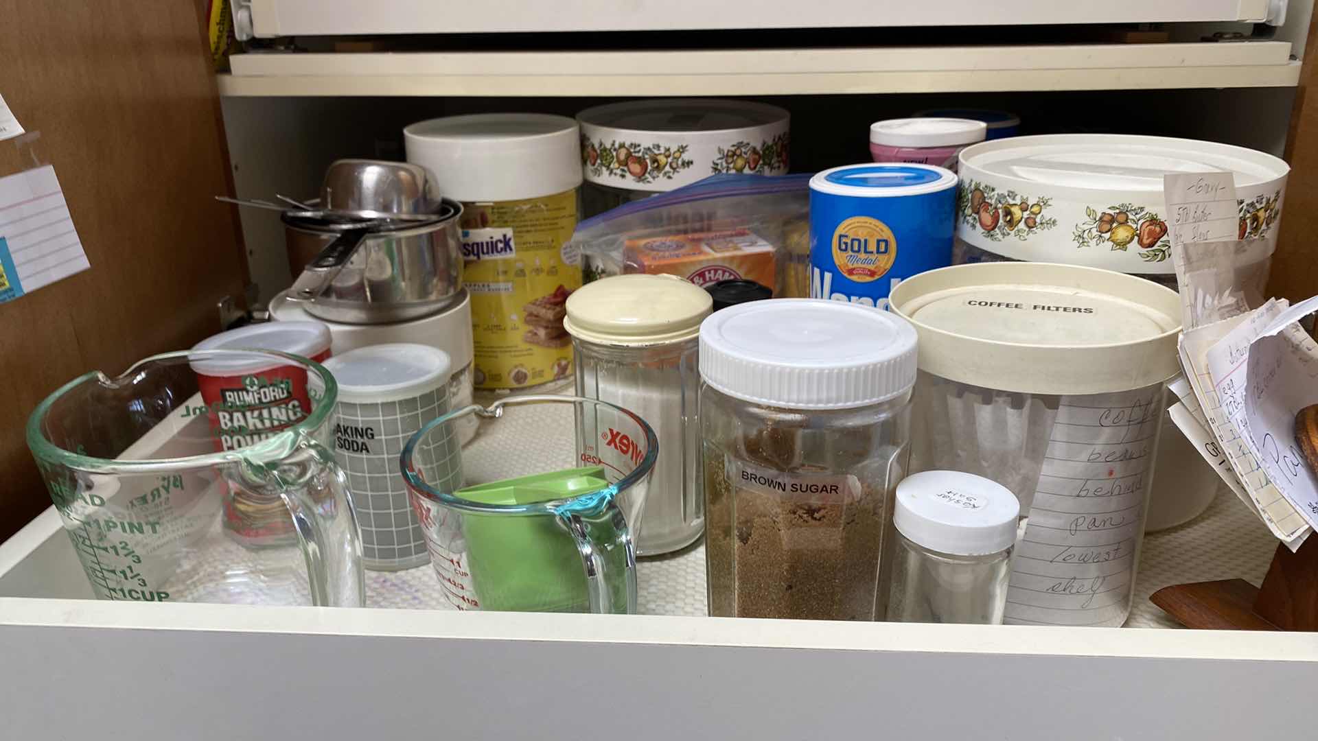Photo 5 of CONTENTS OF CABINET STOCKPOT KITCHEN SUNDRIES