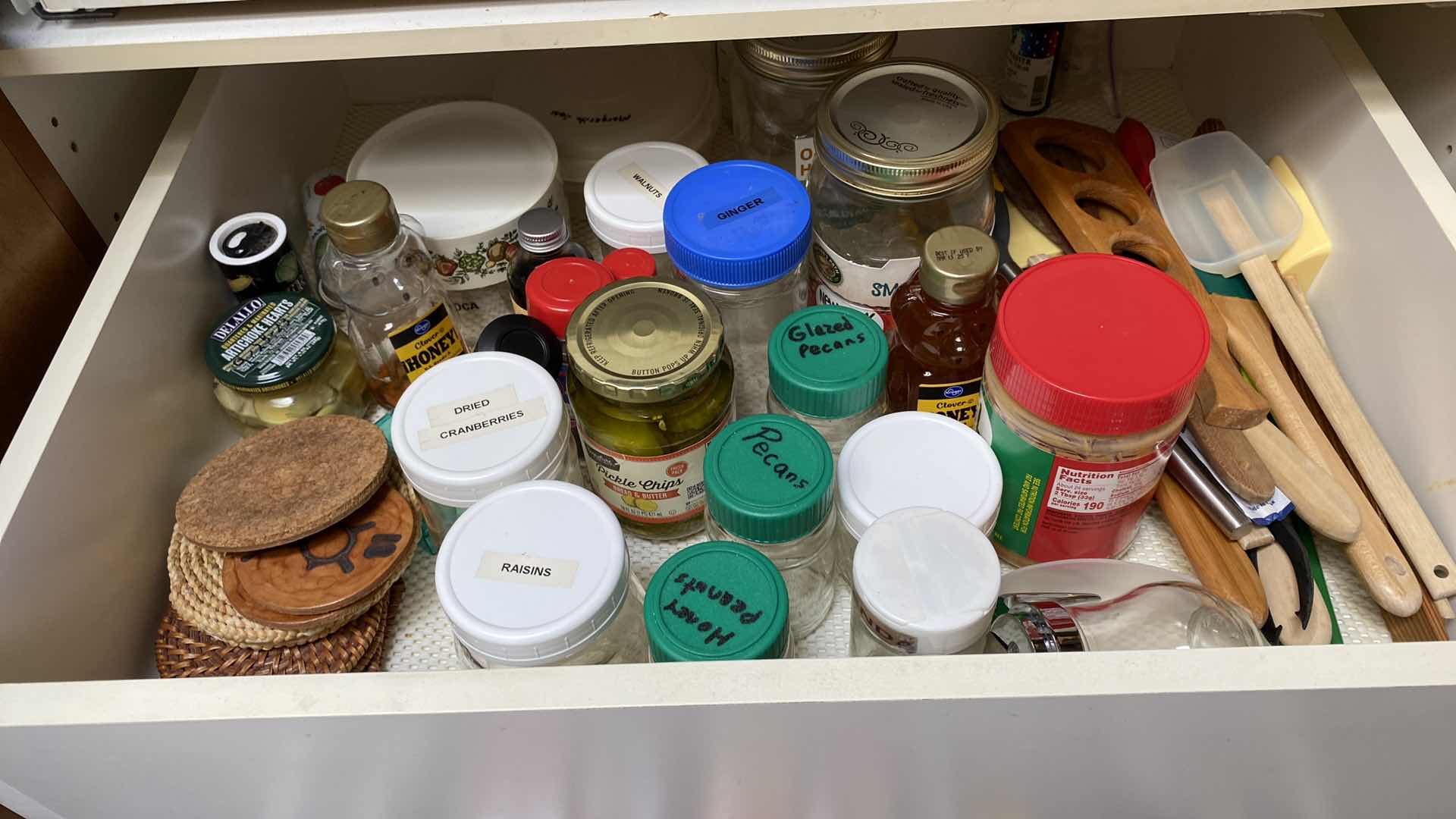 Photo 1 of CONTENTS OF CABINET 3 SHELFS ONLY STORAGE BAGS AND SUNDRIES