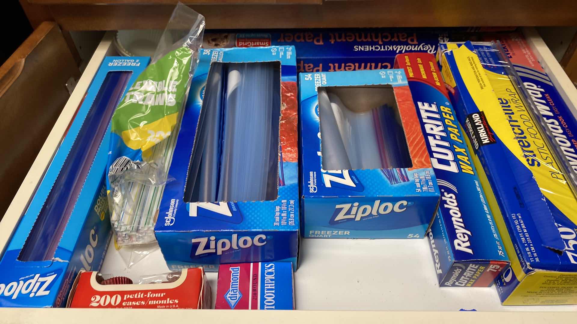 Photo 1 of CONTENTS OF CABINET 3 SHELFS ONLY STORAGE BAGS AND SUNDRIES