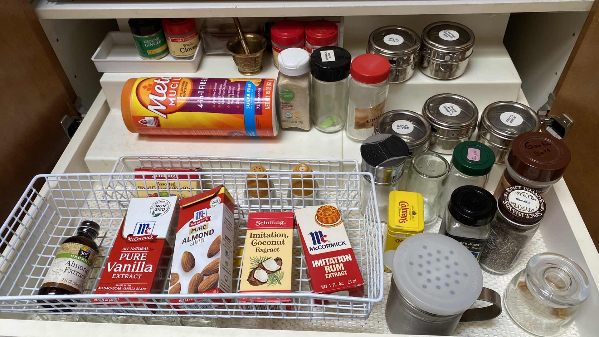 Photo 1 of CONTENTS OF CABINET 3 SHELFS ONLY STORAGE BAGS AND SUNDRIES