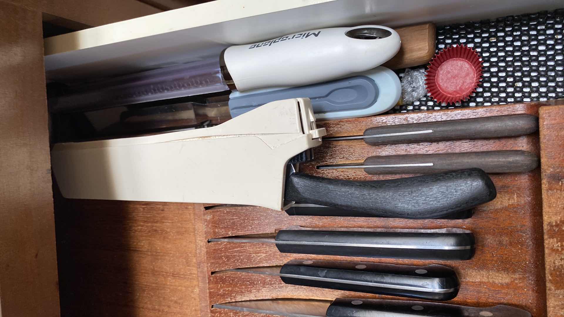 Photo 1 of a CONTENTS OF KITCHEN DRAWERS KNIVES
