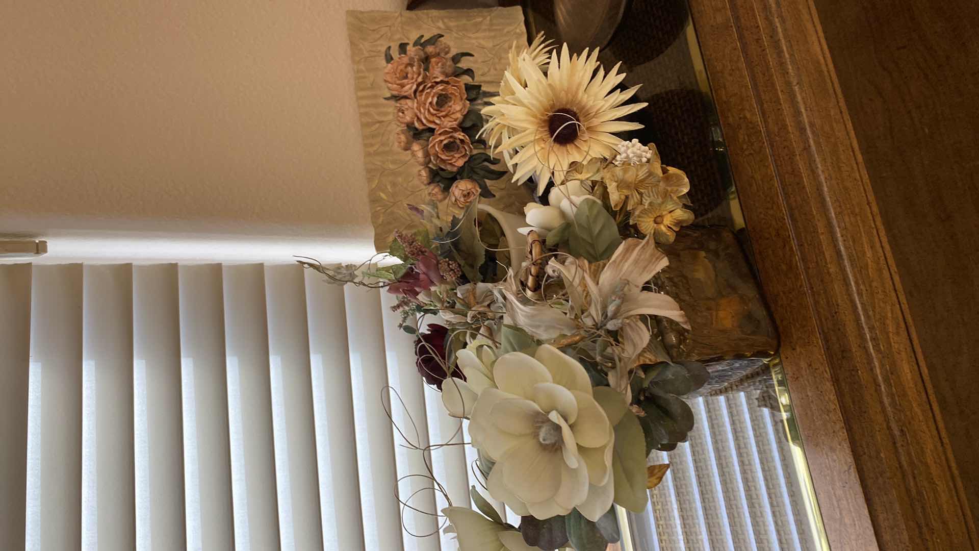 Photo 1 of FAUX FLORALS AND HOME DECOR PLAQUE 12” x 9”