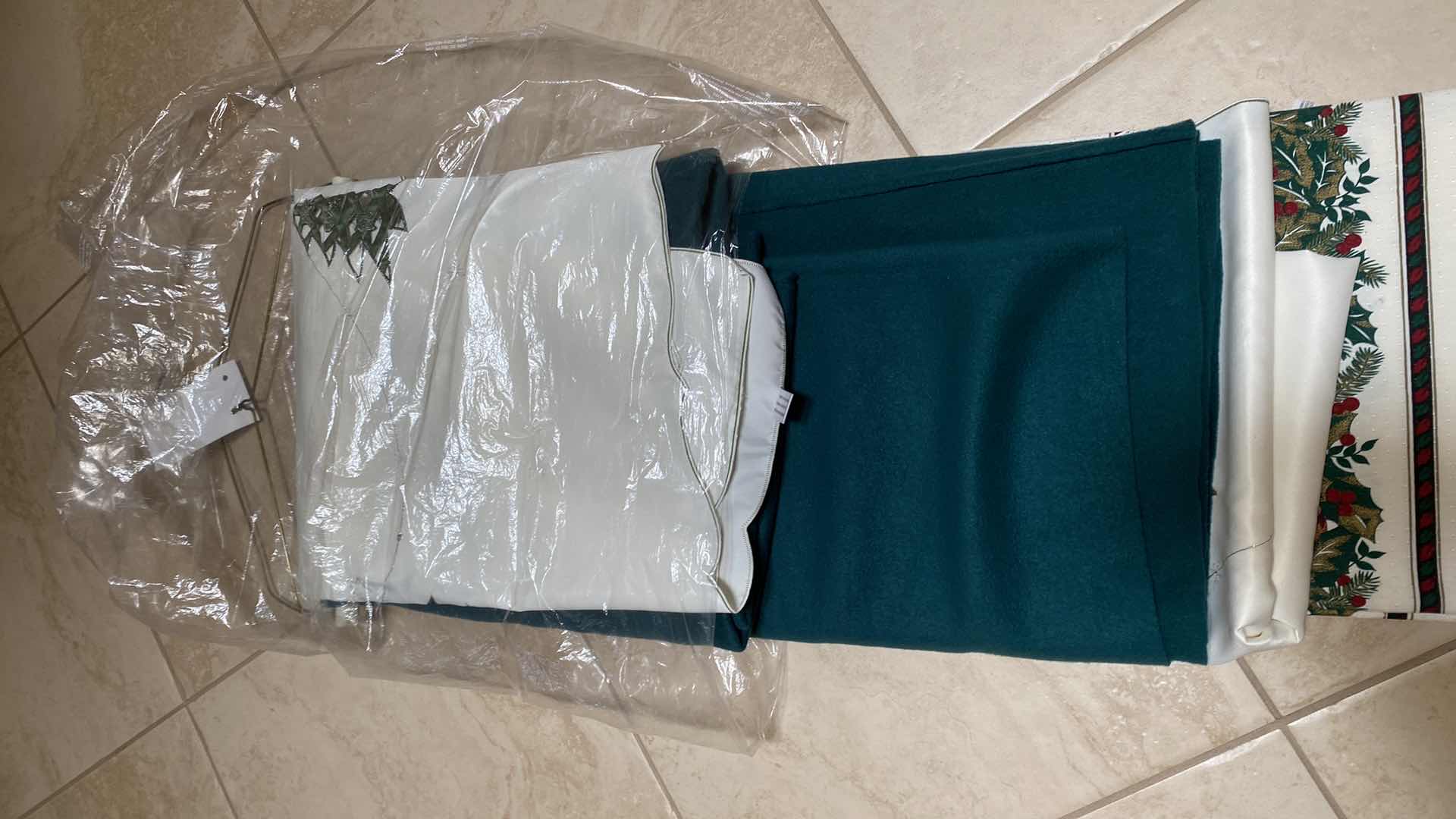 Photo 1 of HOLIDAY TABLECLOTHS UNKNOWN SIZE