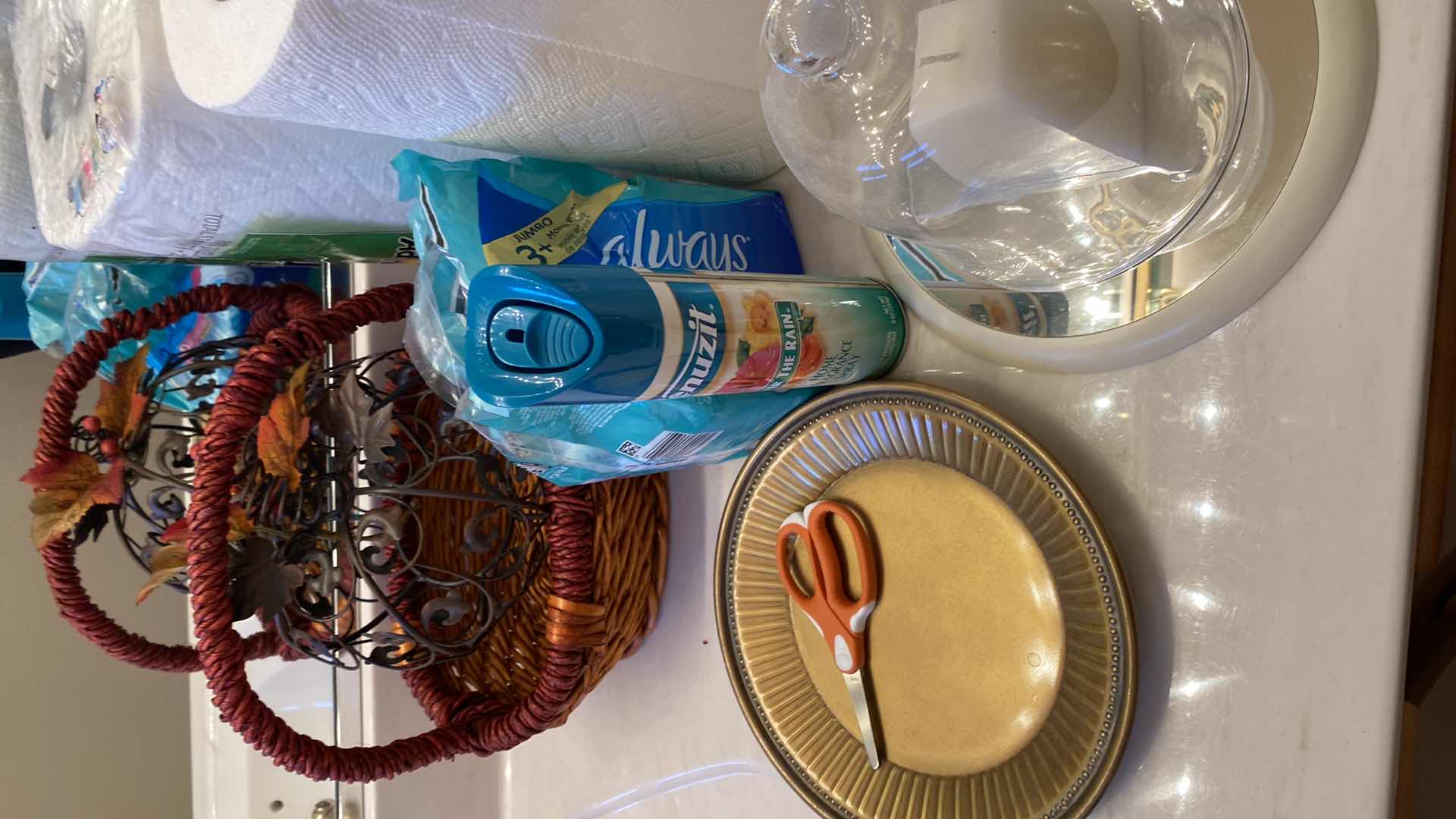 Photo 1 of Assorted bathroom items