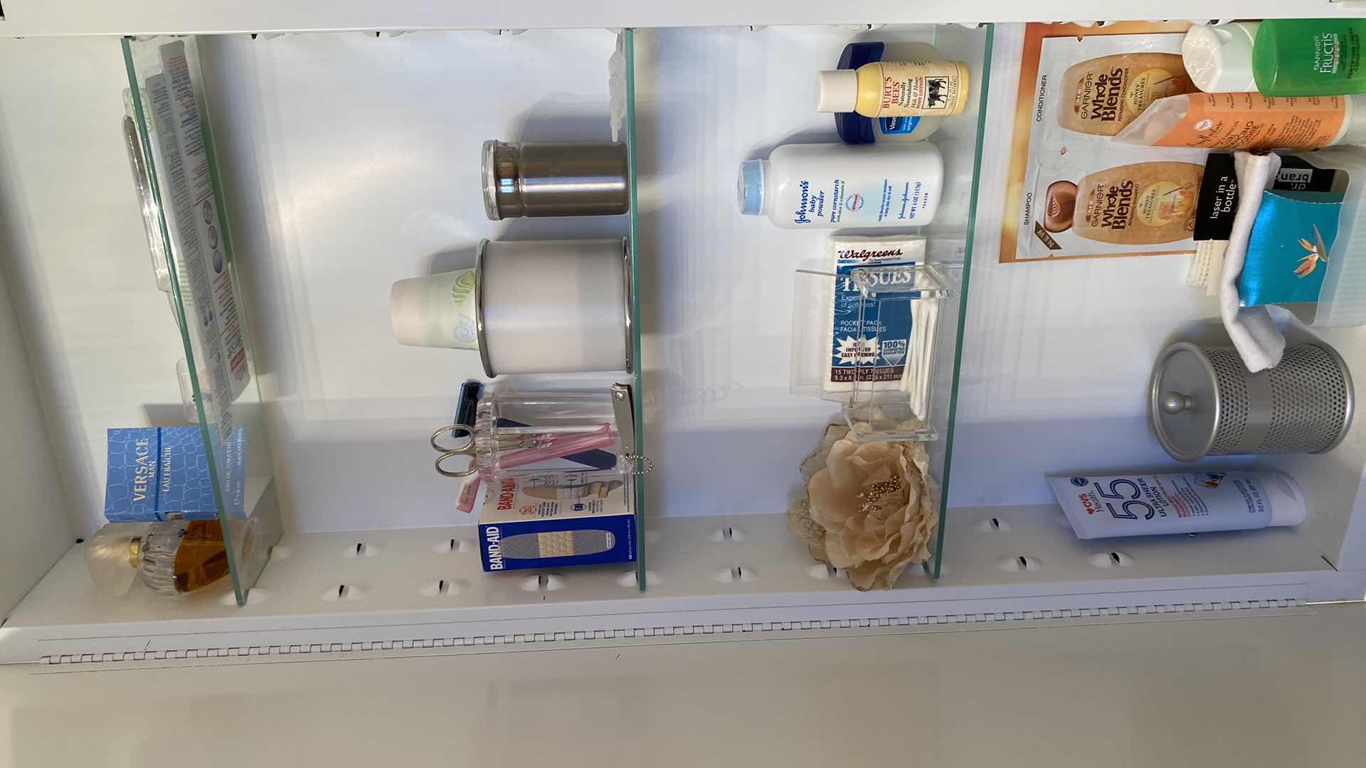 Photo 1 of Assorted bathroom items