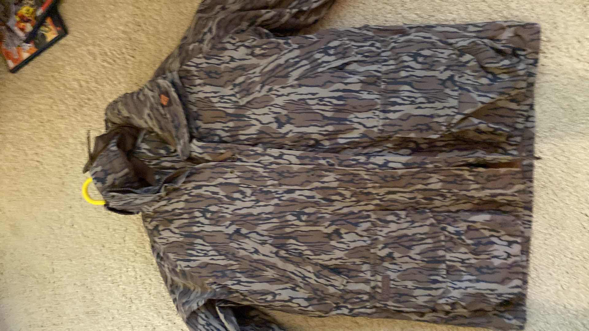 Photo 1 of Men’s size medium Columbia, three-piece camouflage jacket