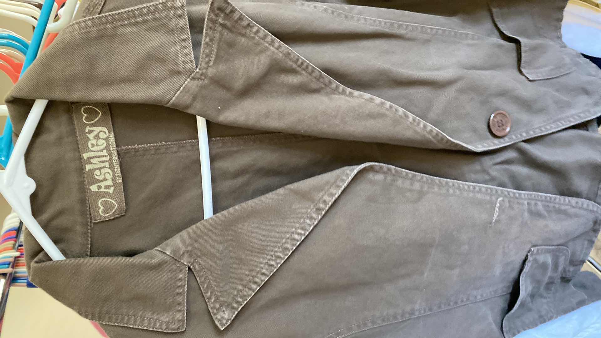 Photo 1 of 16-WOMENS SIZE MEDIUM CLOTHING