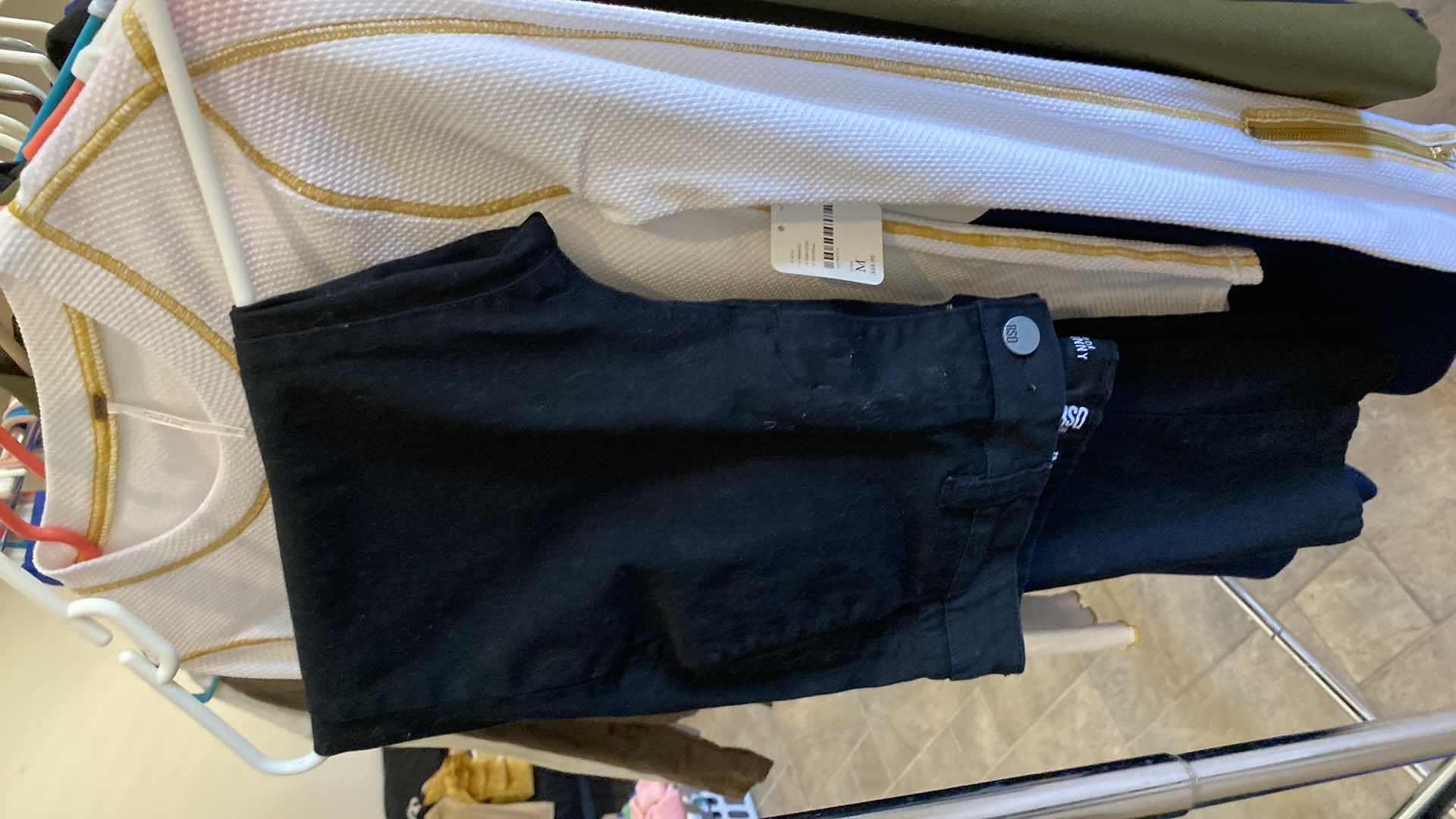 Photo 1 of 16-WOMENS SIZE MEDIUM CLOTHING