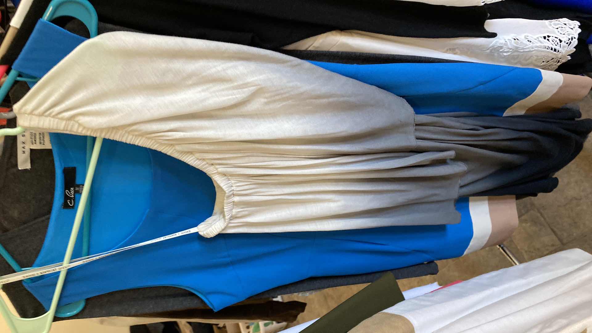 Photo 8 of 16-WOMENS SIZE MEDIUM CLOTHING