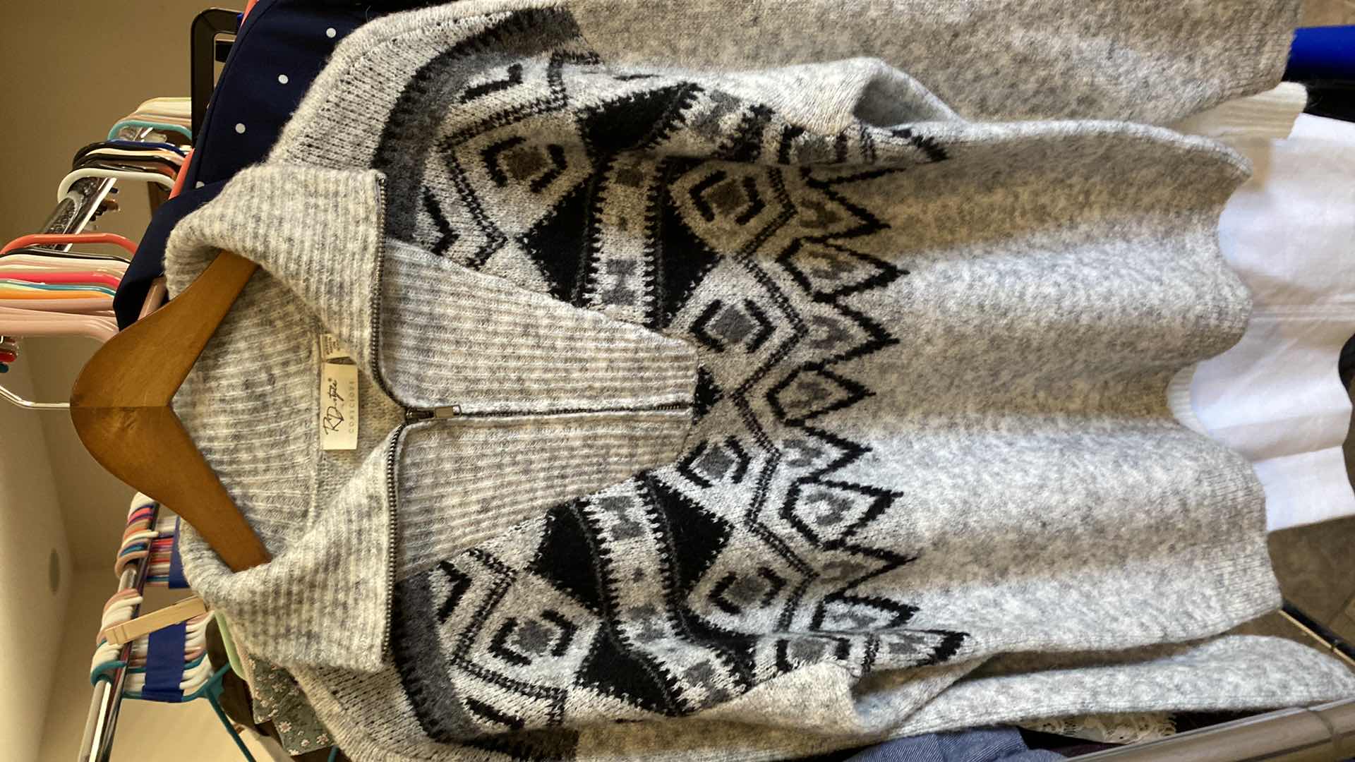 Photo 2 of 16-WOMENS SIZE MEDIUM CLOTHING