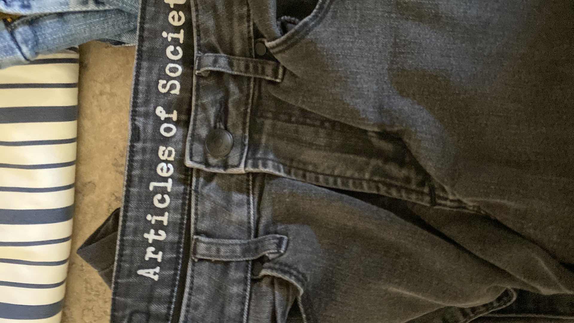 Photo 1 of 8-WOMENS SIZE 28 DENIM ROCK AND REPUBLIC , 7 FOR ALL MANKIND AND MORE