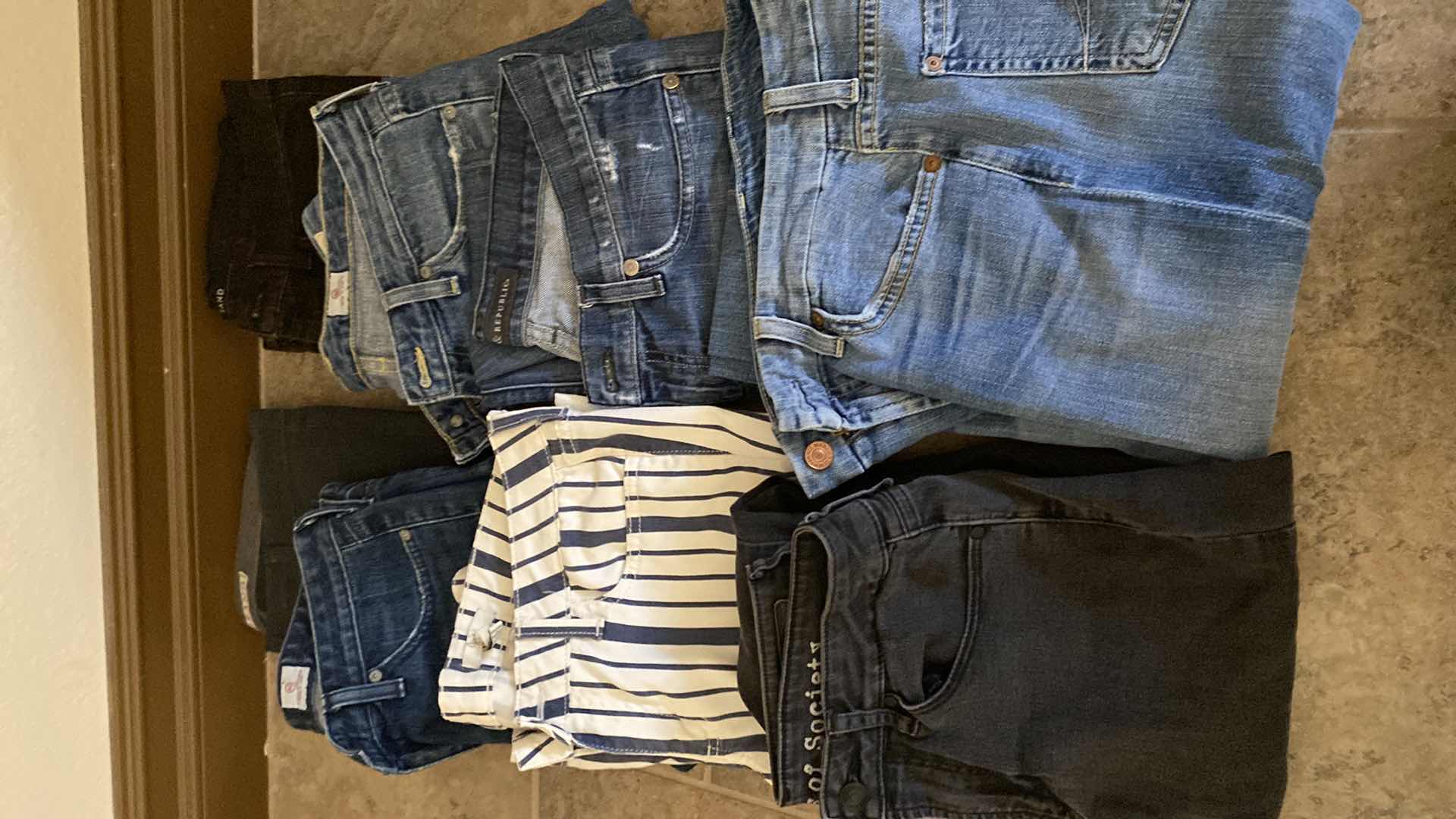 Photo 1 of 8-WOMENS SIZE 28 DENIM ROCK AND REPUBLIC , 7 FOR ALL MANKIND AND MORE