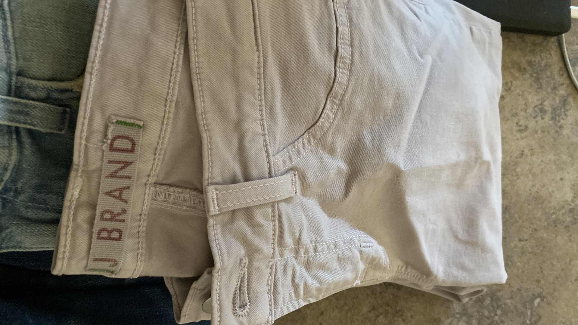 Photo 1 of 6- WOMEND SIZE 28, 1 SIZE 30, 1 SIZE 31 JEANS JOES 7 FOR ALL MANKIND AND MORE