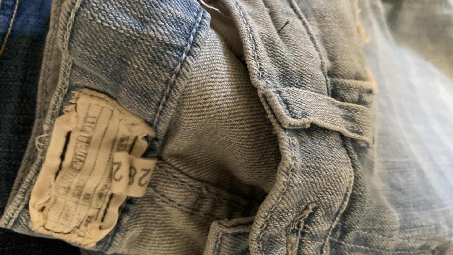 Photo 1 of 6- WOMEND SIZE 28, 1 SIZE 30, 1 SIZE 31 JEANS JOES 7 FOR ALL MANKIND AND MORE