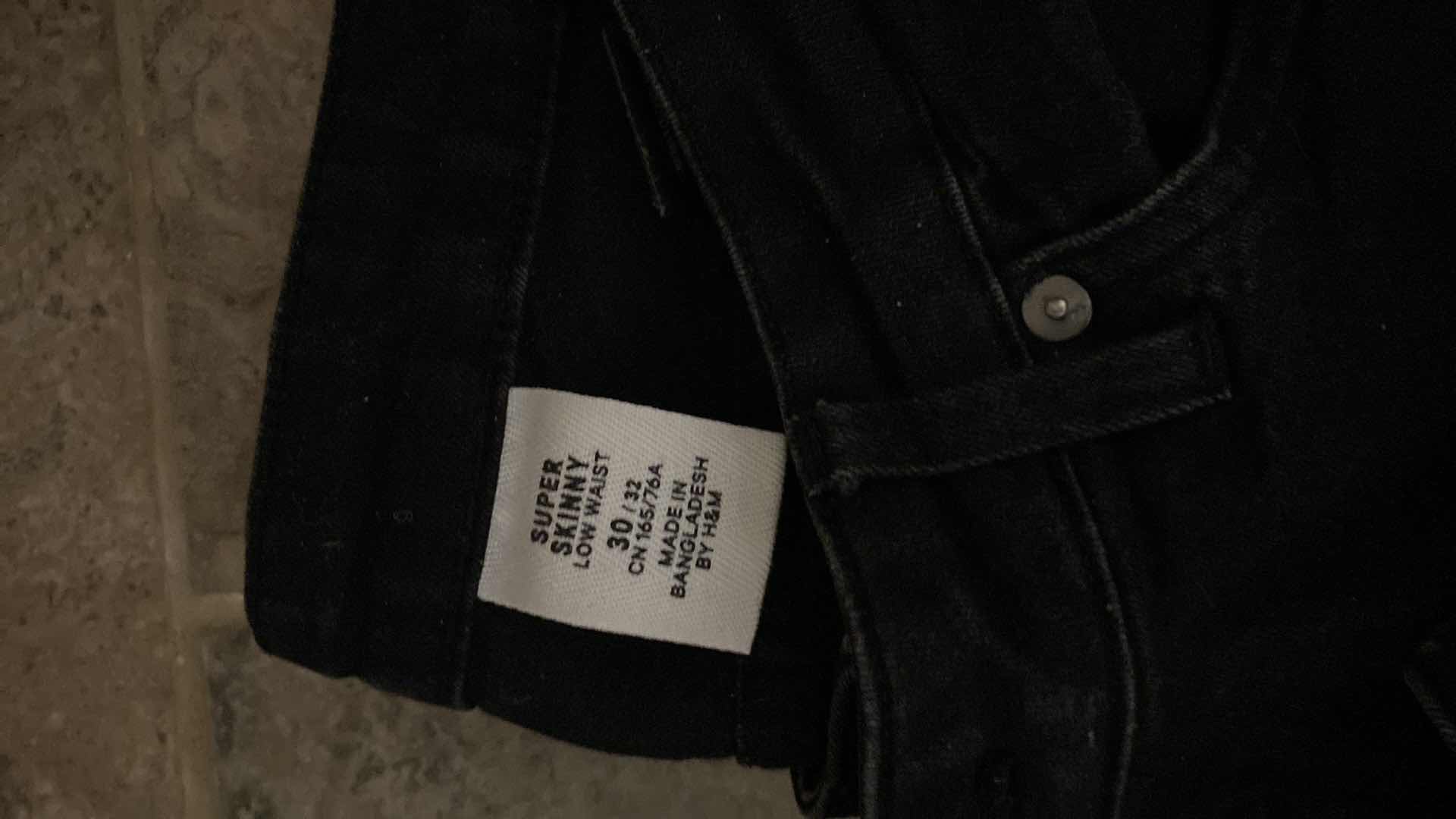 Photo 1 of 6- WOMEND SIZE 28, 1 SIZE 30, 1 SIZE 31 JEANS JOES 7 FOR ALL MANKIND AND MORE