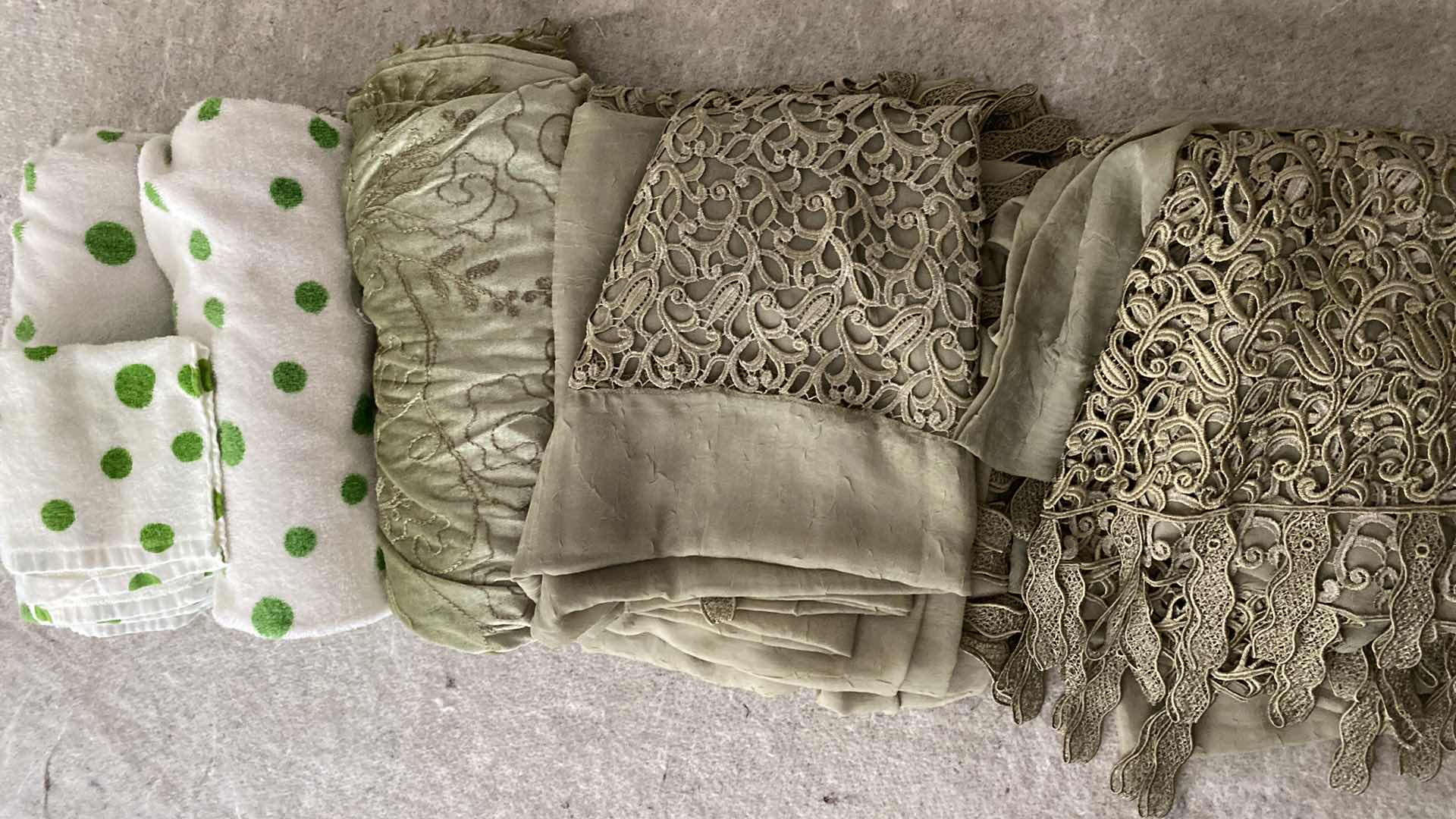 Photo 1 of QUILT EST SIZE QUEEN WITH SHAMS, CURTAINS AND TOWELS