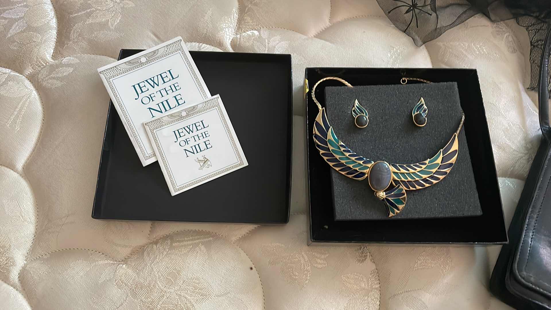 Photo 1 of HANDBAGS BELTS SIZE 22