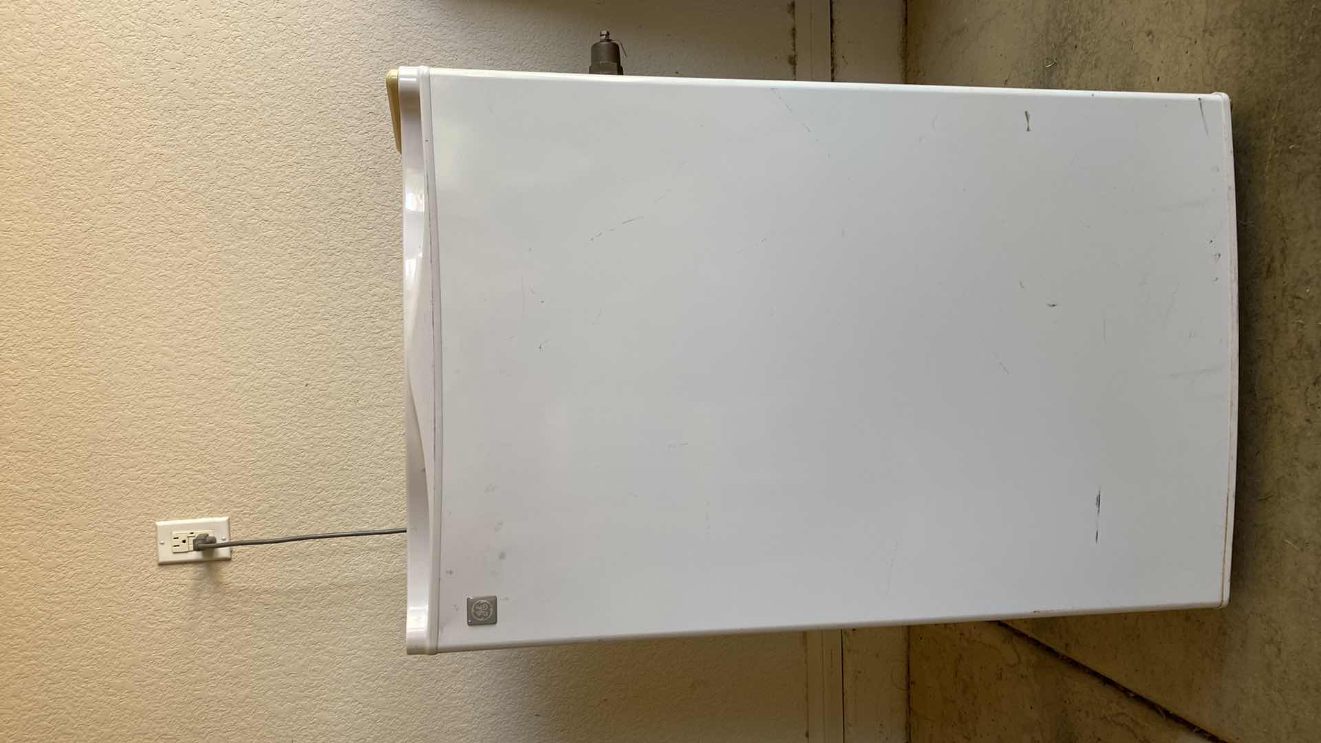 Photo 1 of GENERAL ELECTRIC COMPACT REFRIGERATOR 20“ x 22“ H 31 1/2“