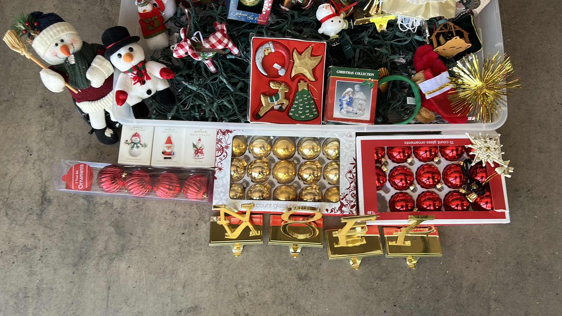 Photo 1 of 1 BOX AND 1 TOTE FULL OF CHRISTMAS DECOR (Not all items pictured, more in box)