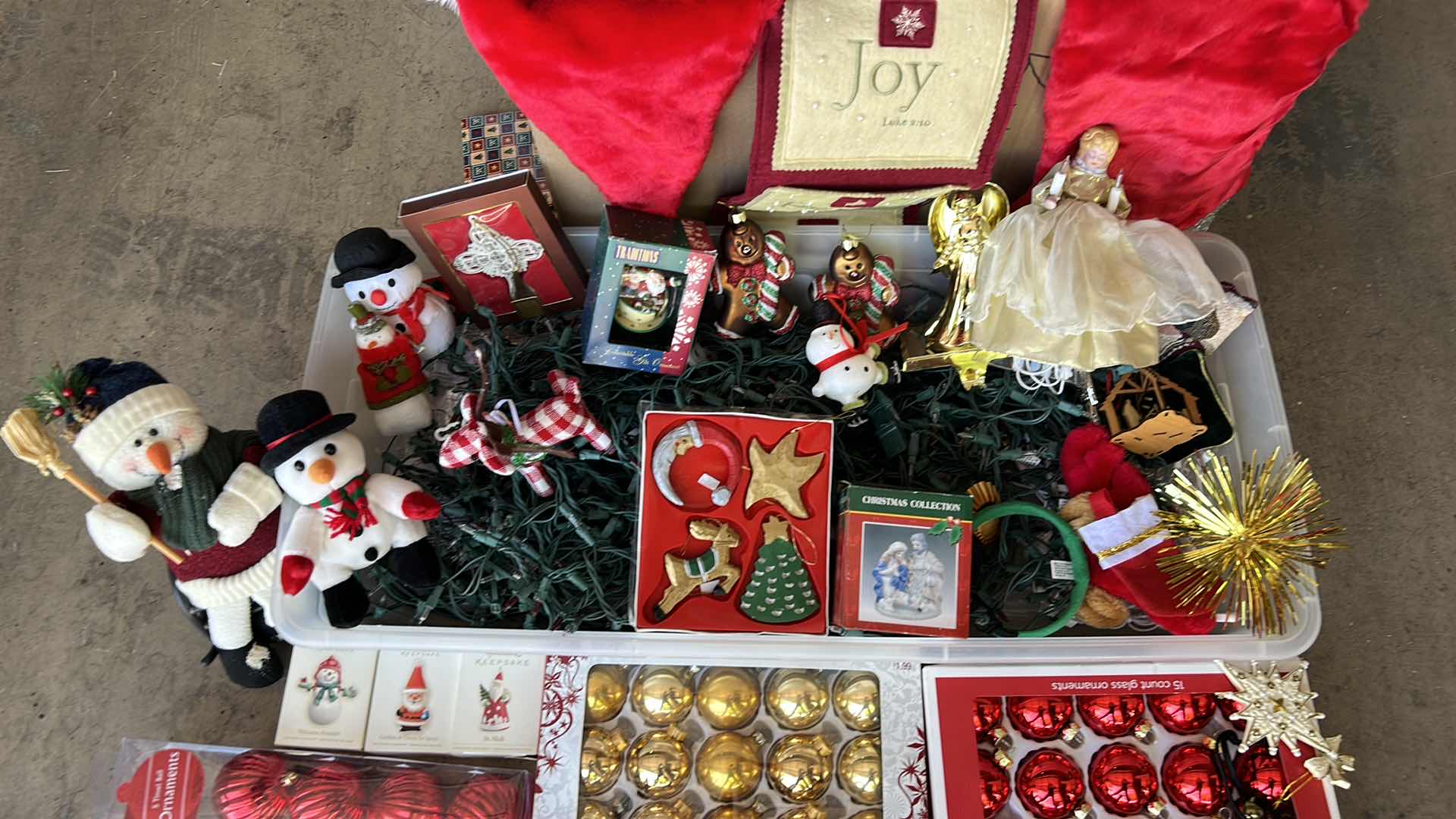 Photo 1 of 1 BOX AND 1 TOTE FULL OF CHRISTMAS DECOR (Not all items pictured, more in box)