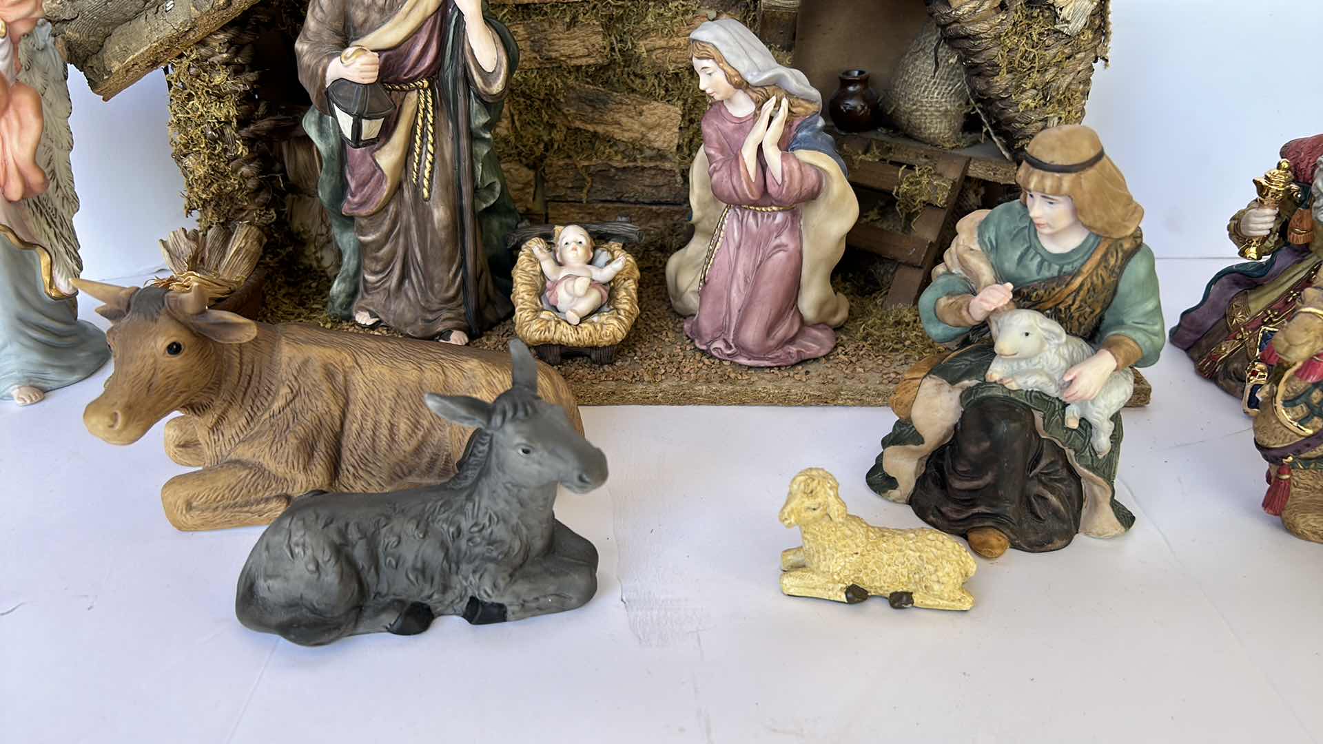 Photo 1 of NATIVITY SCENE WITH TOTE TALLEST H12”