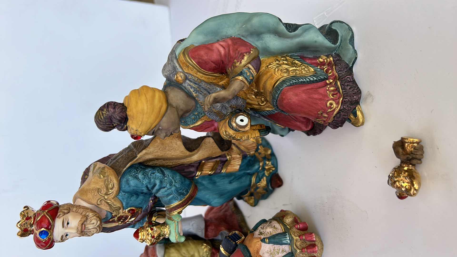 Photo 1 of NATIVITY SCENE WITH TOTE TALLEST H12”