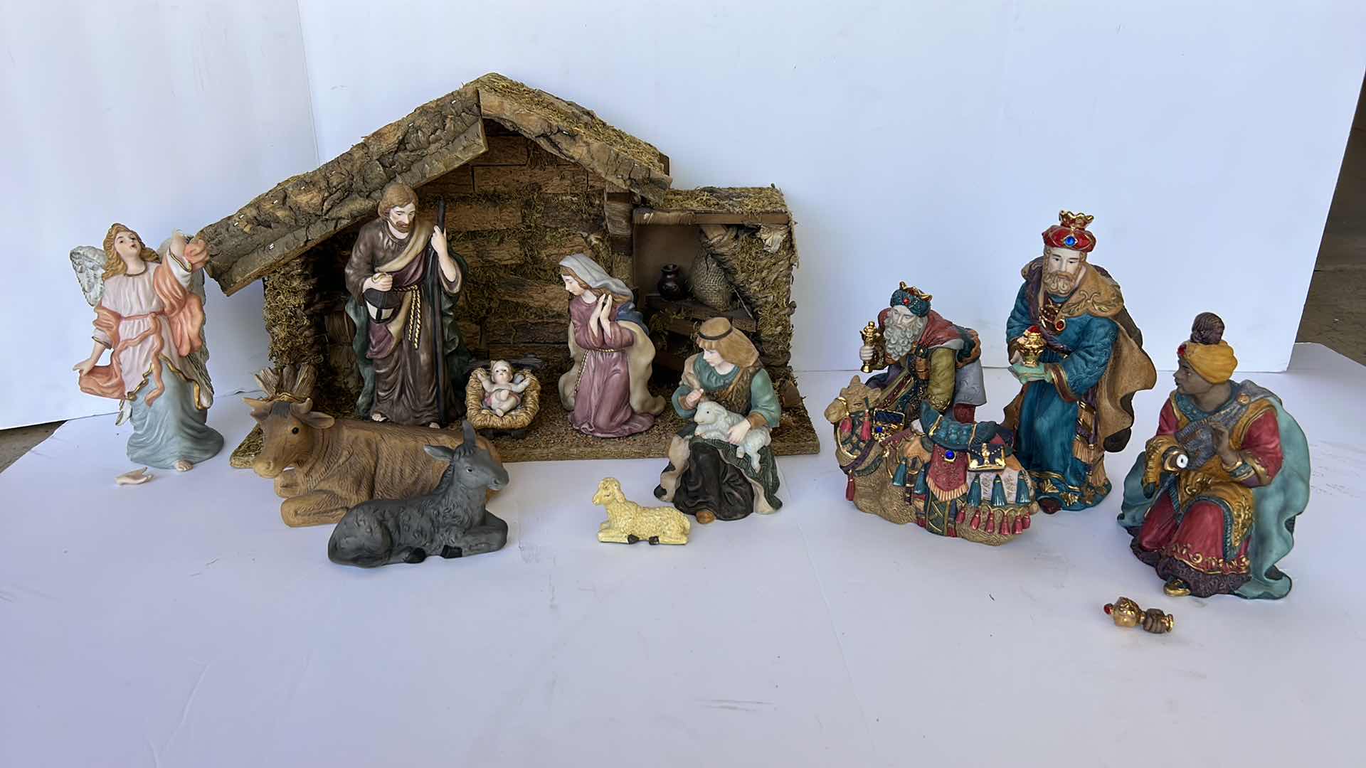 Photo 1 of NATIVITY SCENE WITH TOTE TALLEST H12”