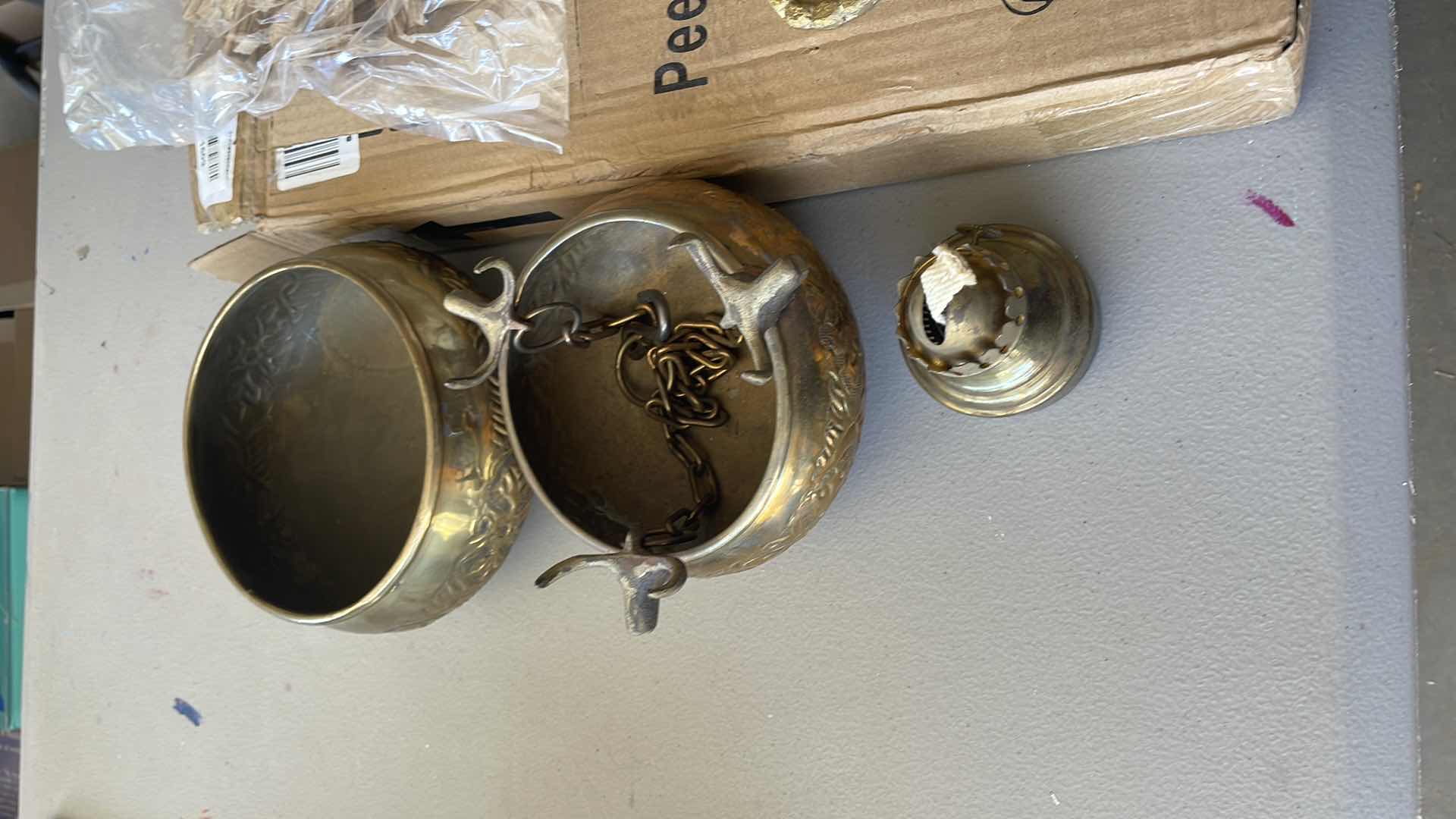 Photo 2 of DECORATING LOT MIRRORS PEEL AND STICK WALLPAPER POTS