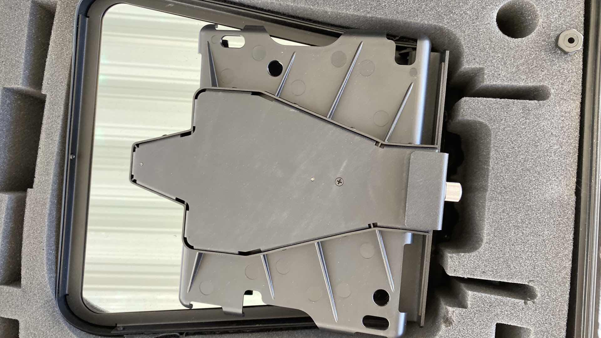 Photo 1 of 15” COLOR LCD FLAT PANEL TELEPROMPTER HEAD FOR FULL SIZE CAMERA FROM STEWART INSTRUMENTS RETAIL $1,075