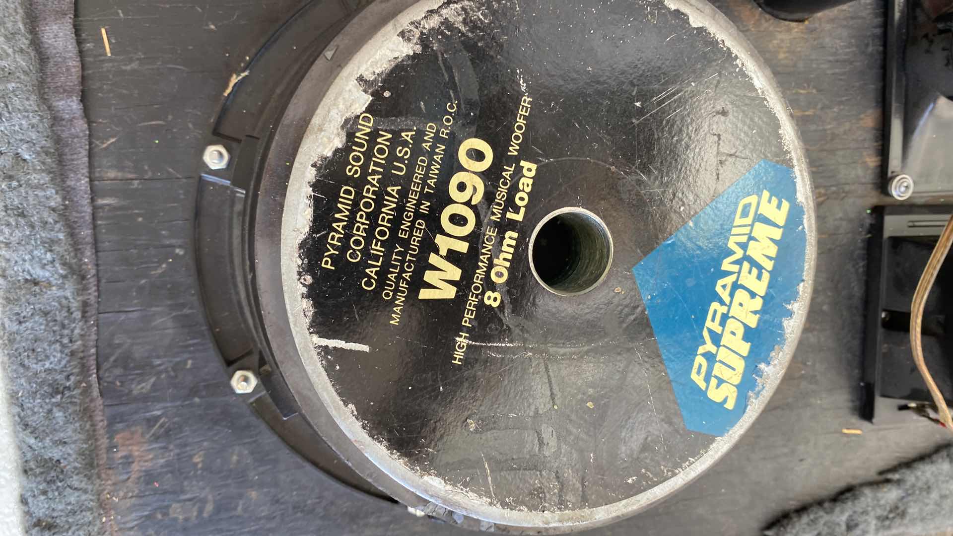 Photo 1 of MOUNTED SPEAKERS FOR CAR 17” x 42”