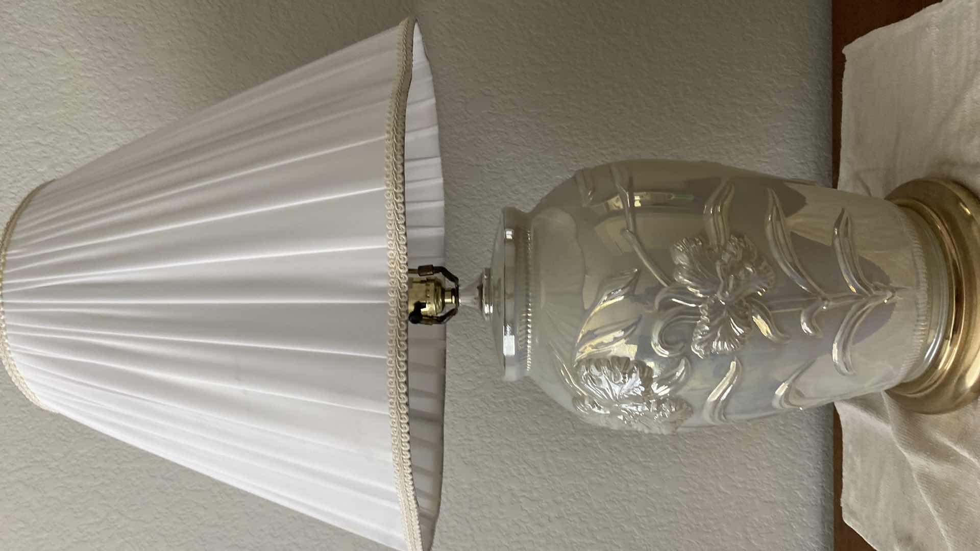 Photo 1 of WHITE IRIDESCENT GLASS TABLE LAMP H31”