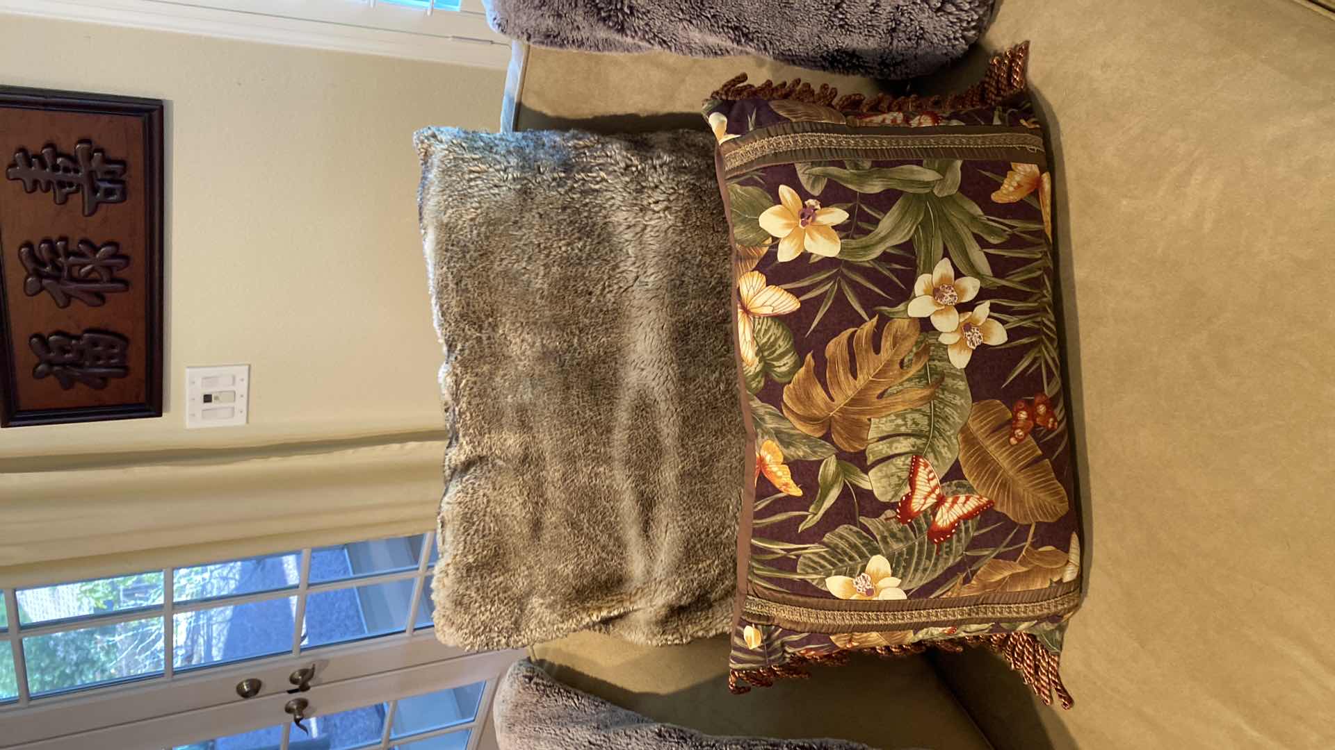 Photo 3 of PAIR OF SMALL BLANKETS AND 2 PILLOWS