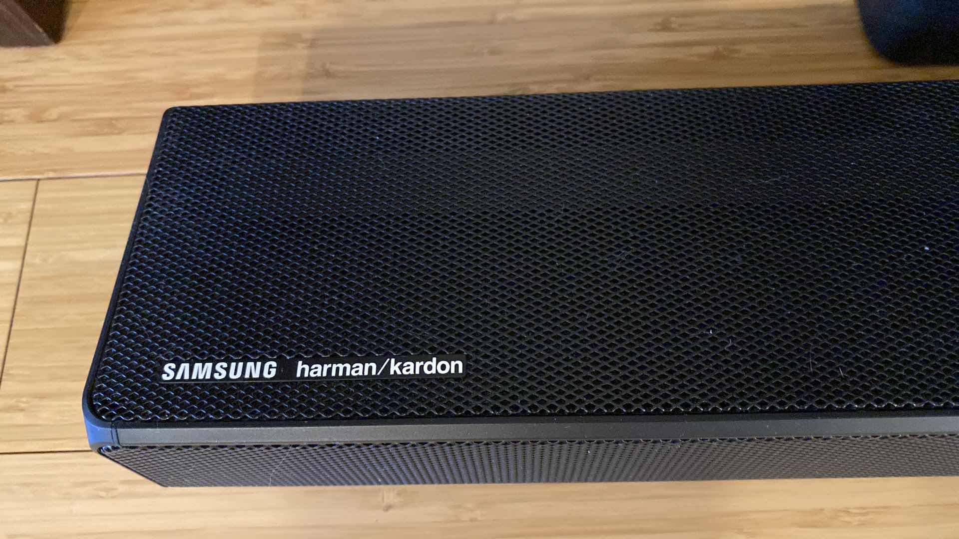 Photo 1 of SAMSUNG HARMON KARDON SUB WOOFER  AND SOUNDBAR WITH REMOTE