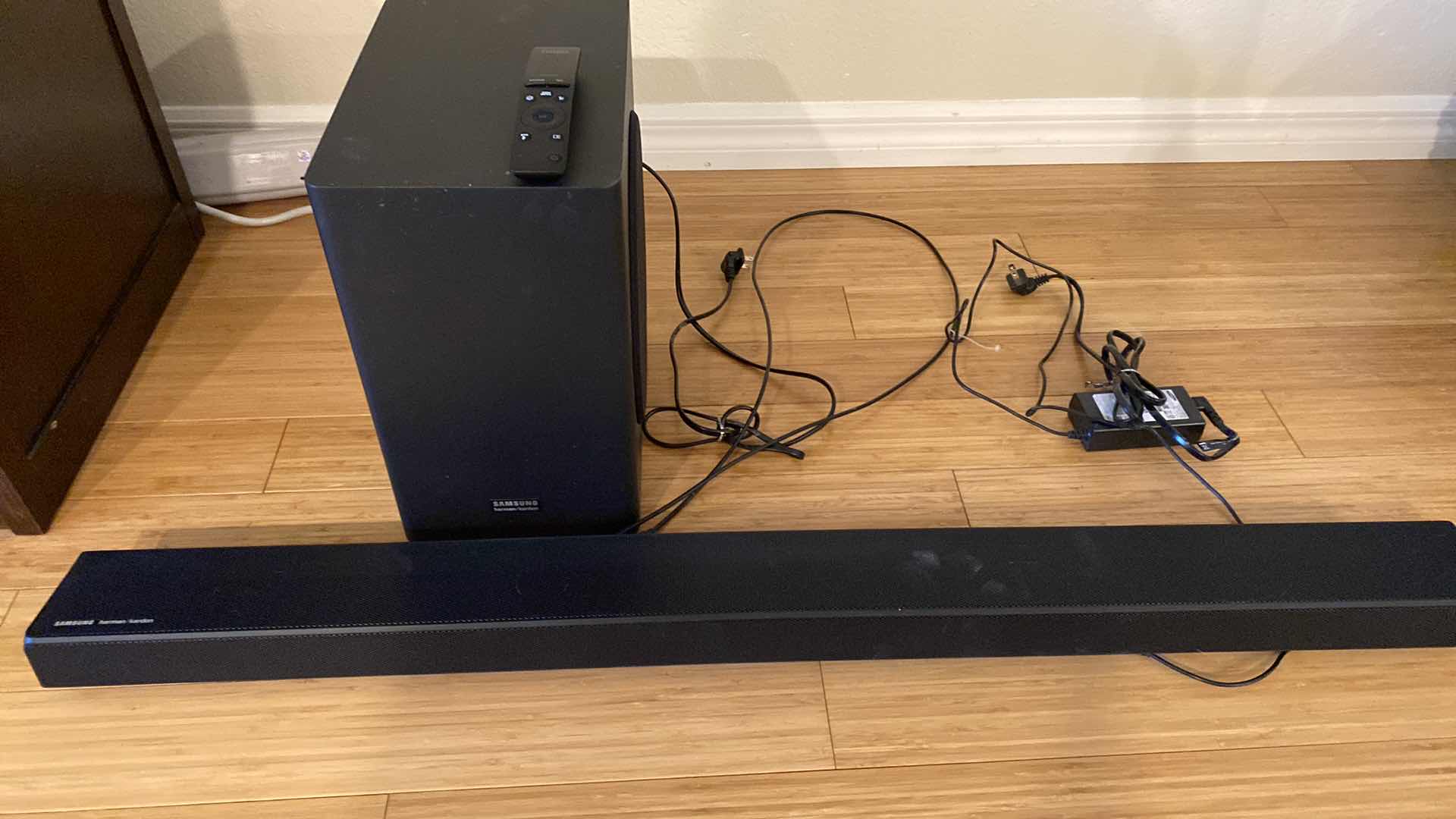 Photo 1 of SAMSUNG HARMON KARDON SUB WOOFER  AND SOUNDBAR WITH REMOTE
