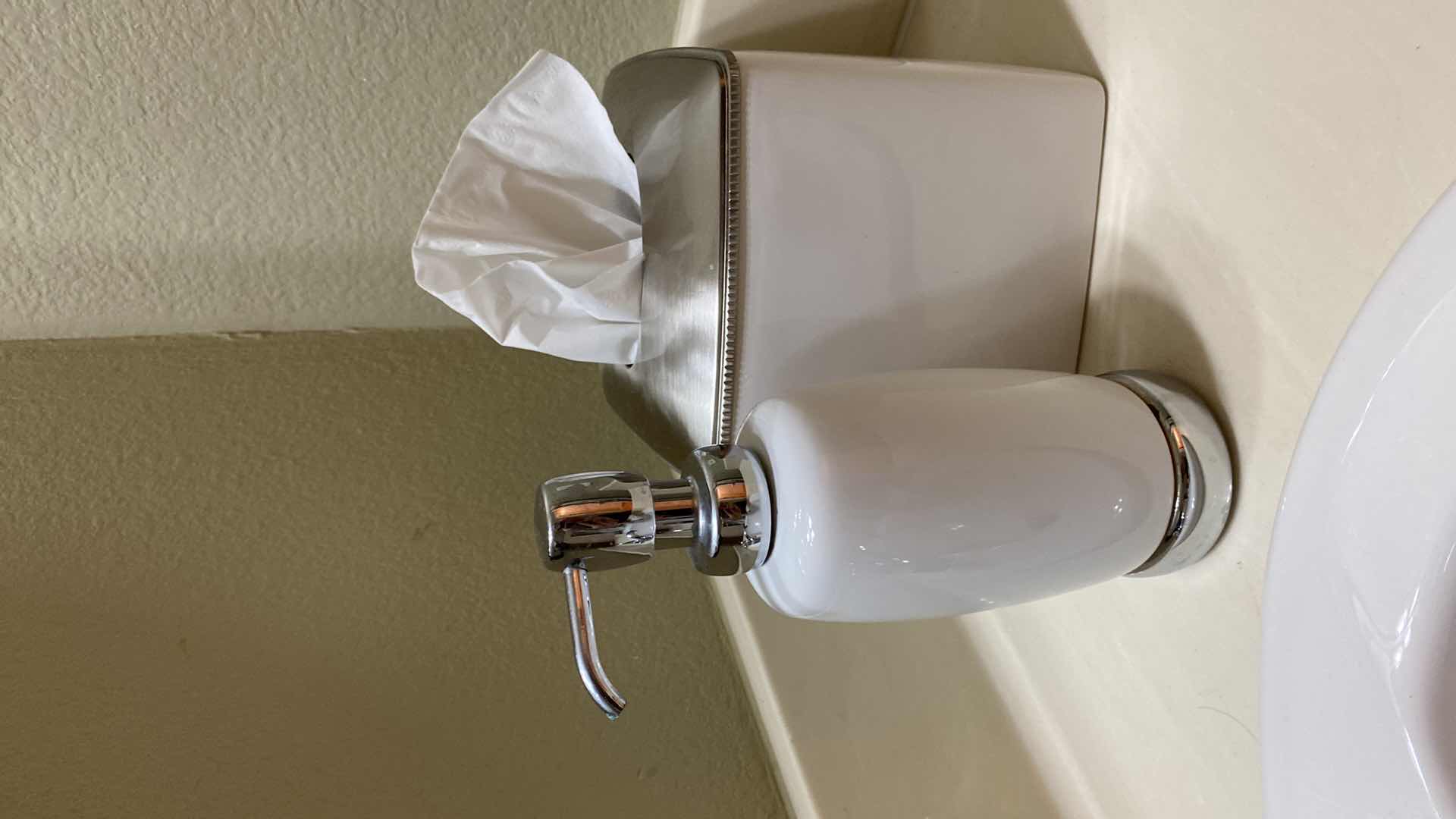 Photo 3 of BATHROOM ACCESSORIES