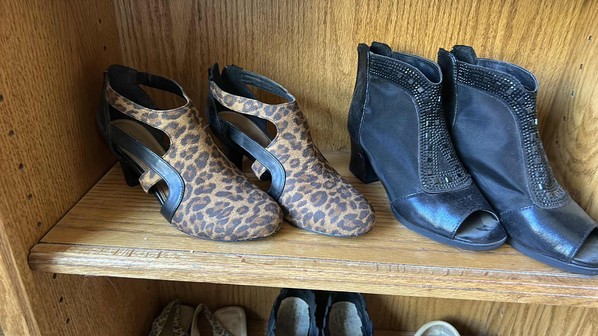 Photo 1 of 7 PAIRS WOMENS SHOES SIZE 7