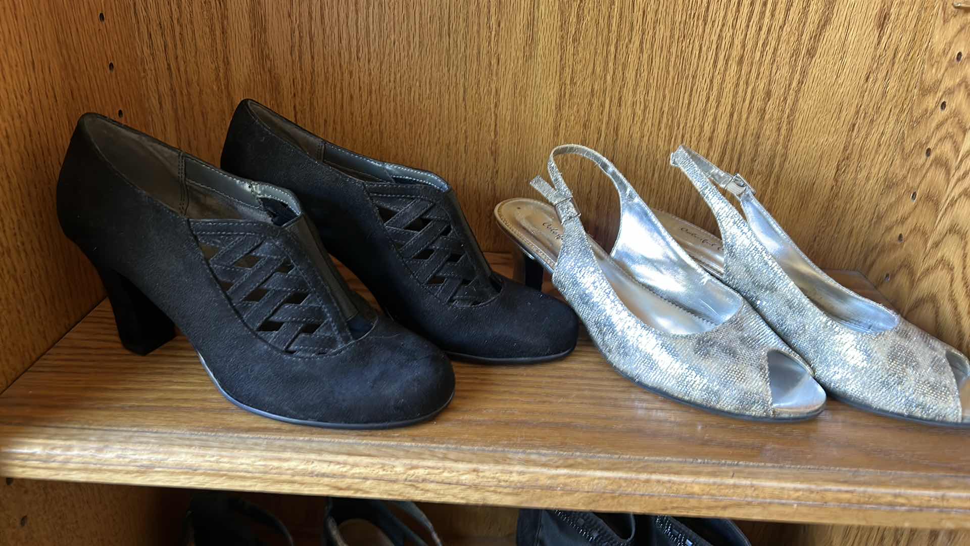 Photo 1 of 7 PAIRS WOMENS SHOES SIZE 7