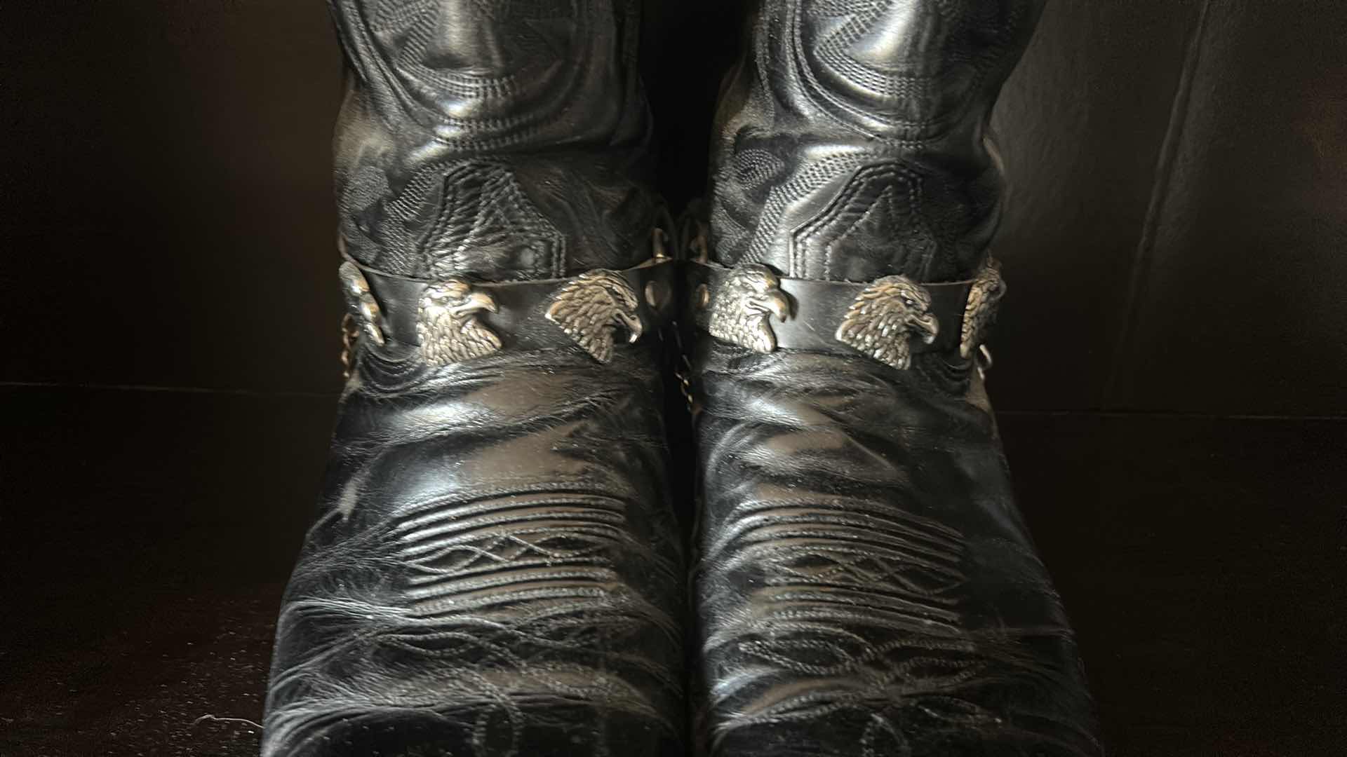 Photo 1 of MENS BLACK LEATHER COMBOY BOOTS SIZE 10