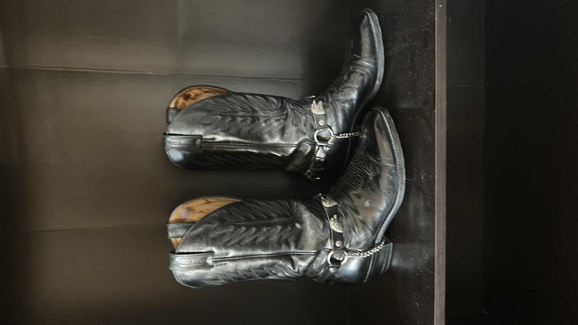 Photo 1 of MENS BLACK LEATHER COMBOY BOOTS SIZE 10