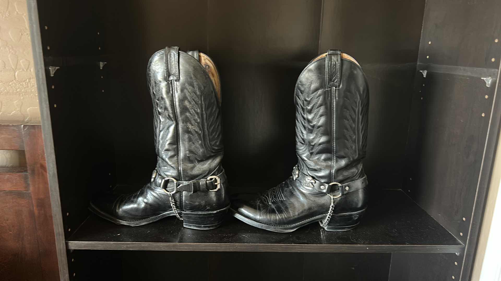 Photo 1 of MENS BLACK LEATHER COMBOY BOOTS SIZE 10