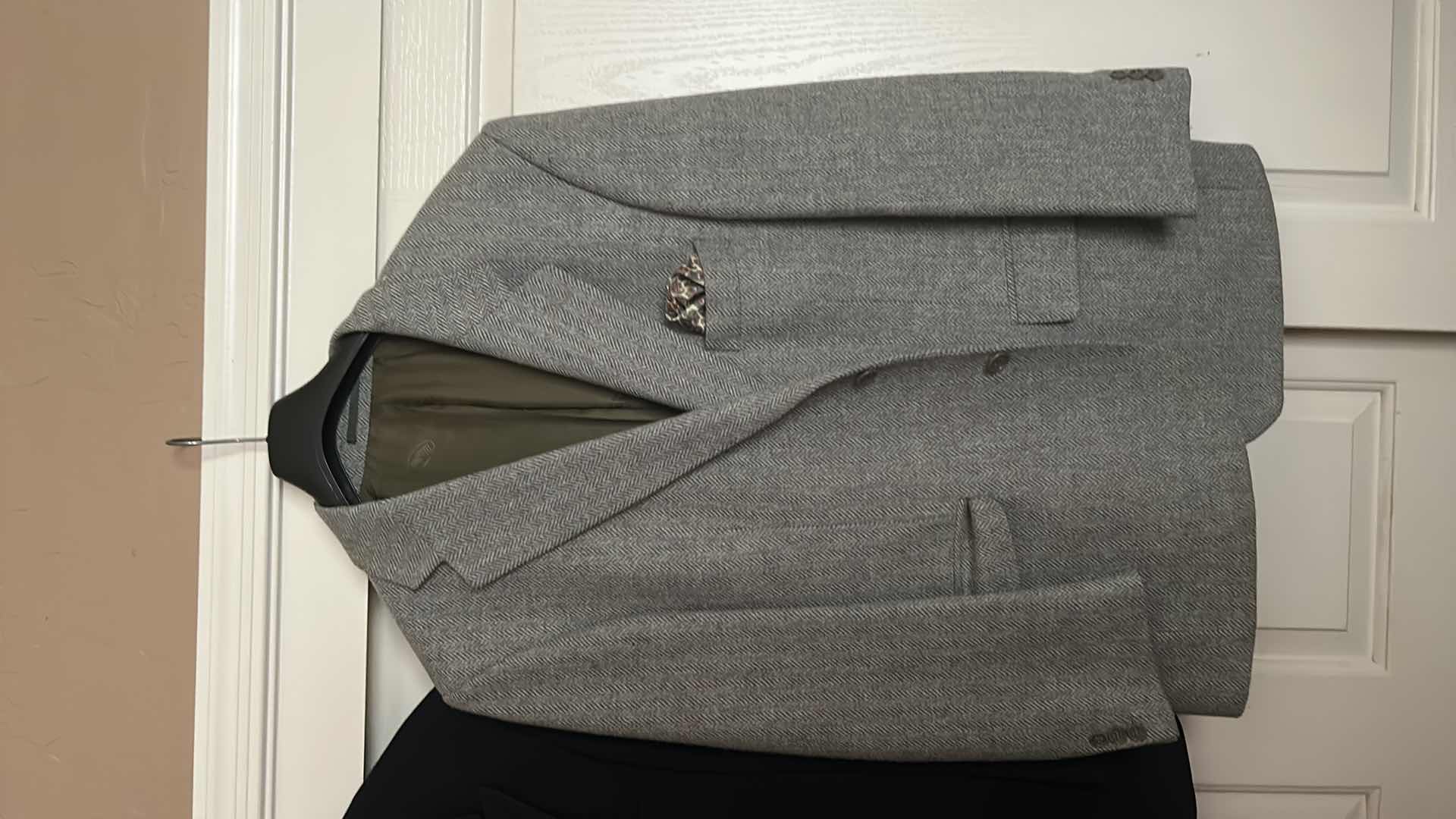 Photo 1 of FOUR MENS SPORTS JACKETS MOSTLY 46/48