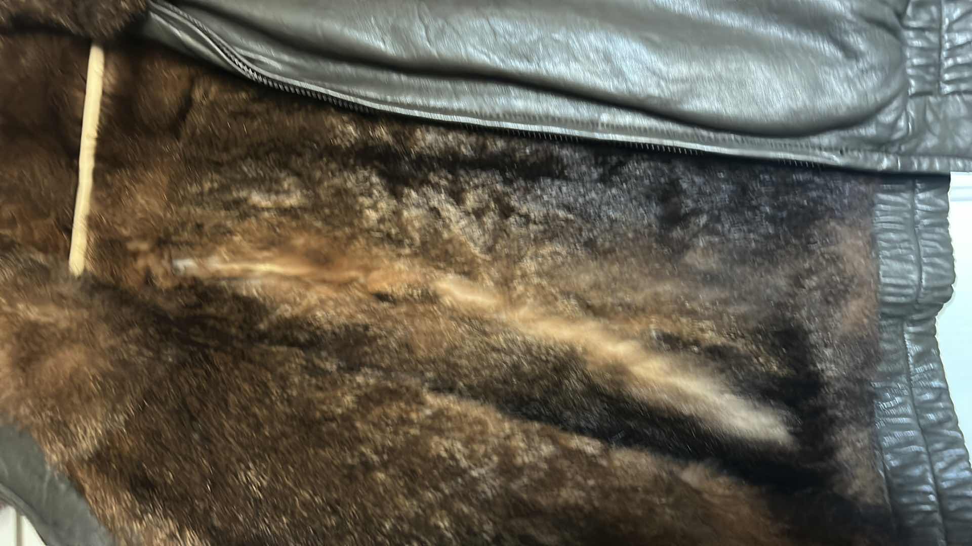 Photo 1 of MENS FUR LINED LEATHER JACKET SIZE L