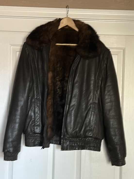 Photo 1 of MENS FUR LINED LEATHER JACKET SIZE L