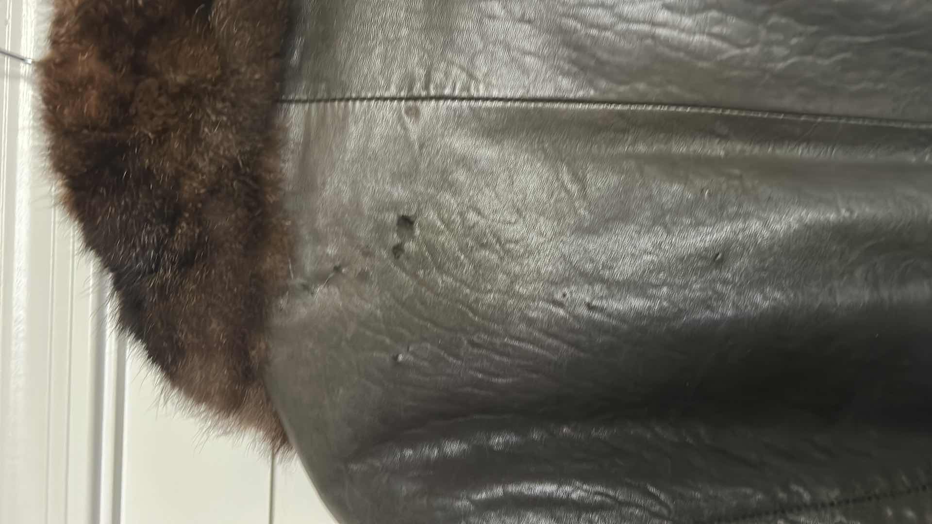 Photo 1 of MENS FUR LINED LEATHER JACKET SIZE L