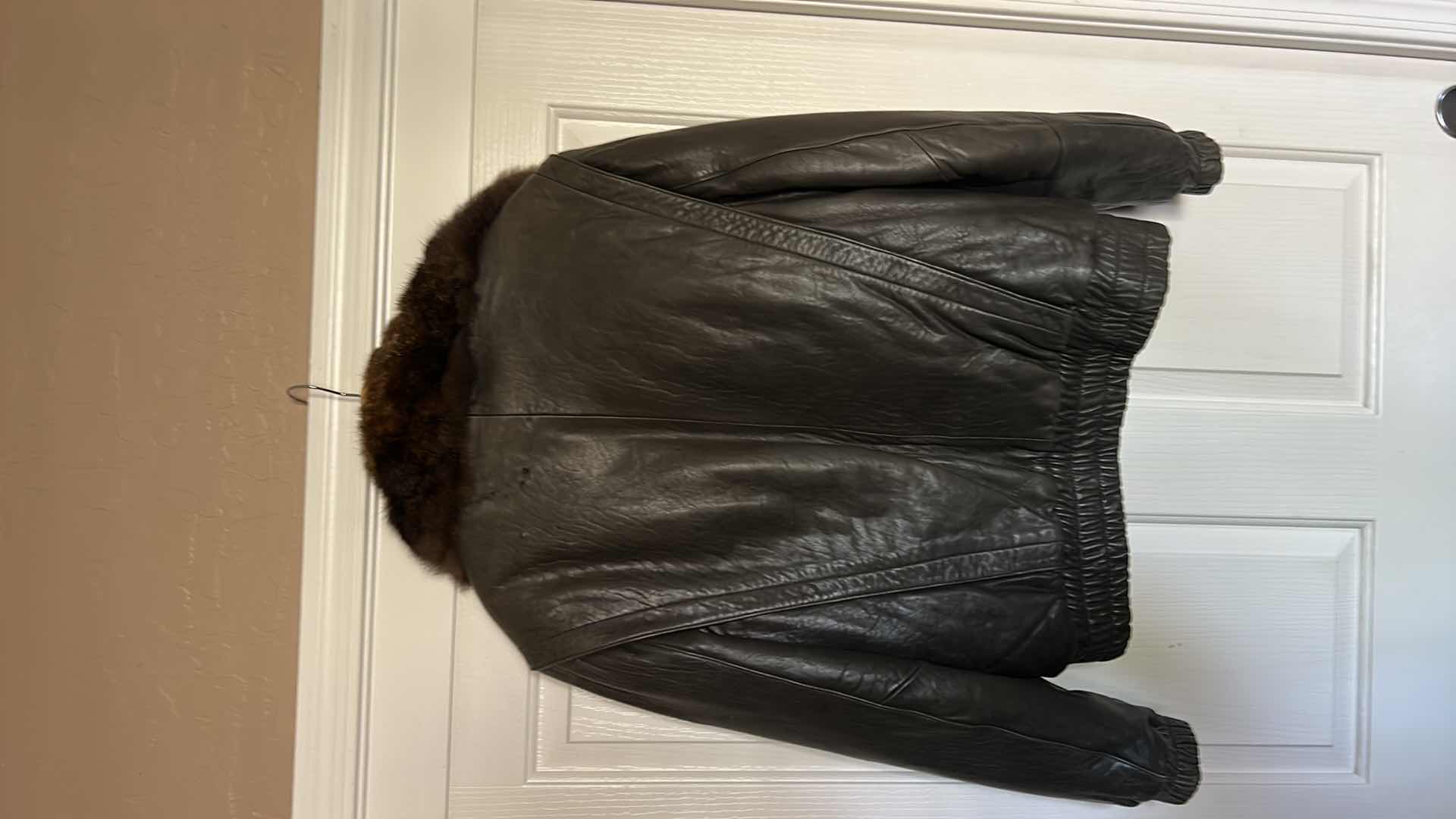 Photo 1 of MENS FUR LINED LEATHER JACKET SIZE L